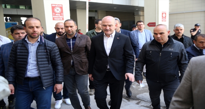 Bakan Soylu, Niğde'deki otobüs kazasında yaralananları hastanede ziyaret etti: