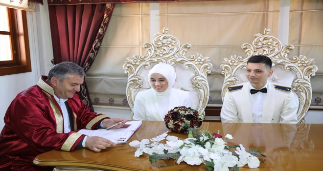 Başkan Demirbaş, Cumhuriyet Savcısı Deniz ile Teğmen Almış'ın nikahını kıydı