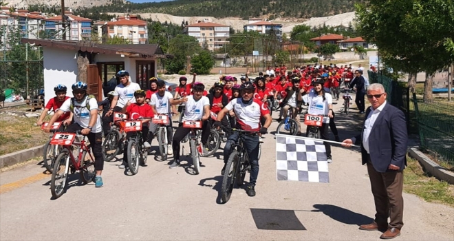 Beypazarı'nda gençler bisikletle şehir turu attı