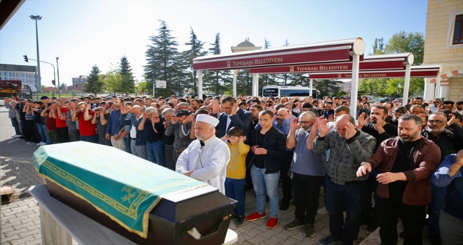 Bilecik'teki patlamada hayatını kaybeden işçinin cenazesi Eskişehir'de defnedildi
