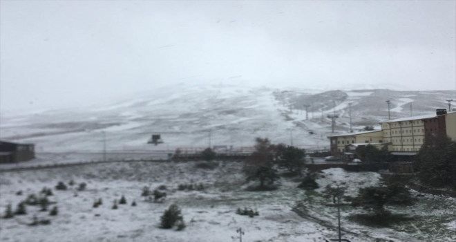 Erciyes'e kar yağdı