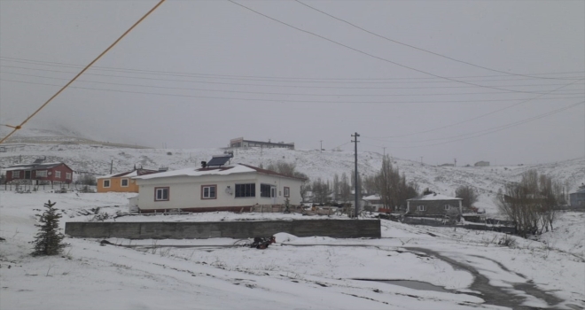Erciyes Kayak Merkezi ile Sivas'ın yüksek kesimlerine kar yağdı