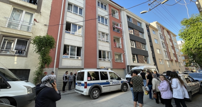 Eskişehir'de cam silerken düşerek ölen genç kızın cenazesi toprağa verildi