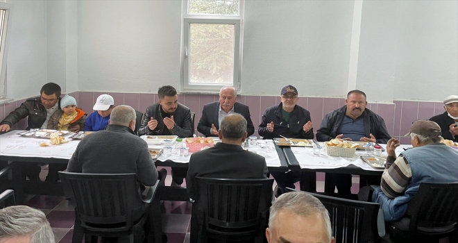 Güdül Belediye Başkanı Muzaffer Yalçın, mahalle ziyaretlerini sürdürüyor