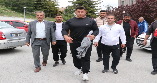Milli güreşçi Kayaalp'in karıştığı trafik kazasında 1 kişi hayatını kaybetti