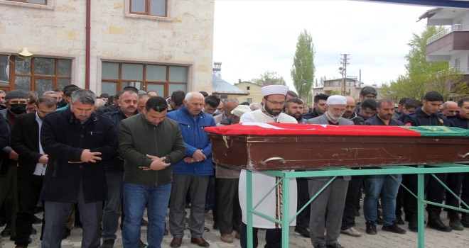 GÜNCELLEME - Sivas'ta devrilen itfaiye aracının sürücüsü öldü