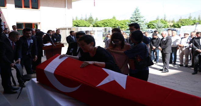 Hayatını kaybeden Ömer Halisdemir Üniversitesi Rektör Yardımcısı Şener için tören düzenlendi