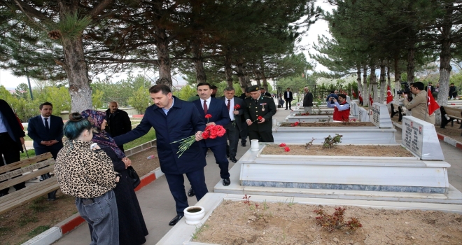 İç Anadolu'da bayram arifesinde şehit kabirleri ziyaret edildi