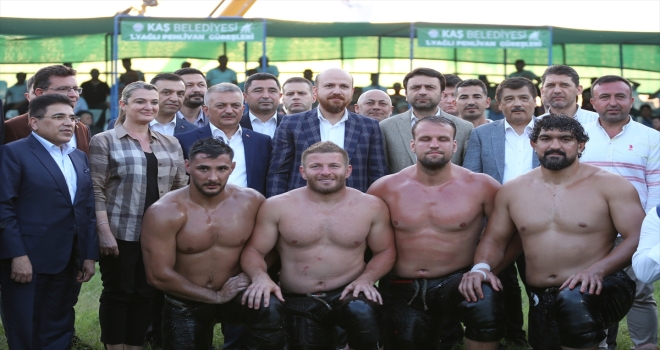 Kaş Belediyesi 1. Yağlı Güreşleri başpehlivanlığını İsmail Balaban kazandı