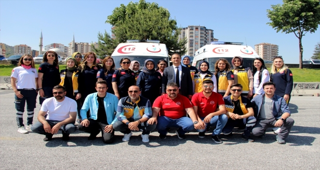 Kayseri'de ambulans personeli 16 kadına ileri sürüş teknikleri eğitimi verildi