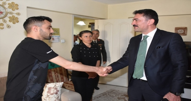 Kırıkkale Valisi Tekbıyıkoğlu, yaralı askeri ziyaret etti