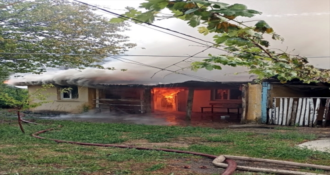 Kırşehir'de lojmanlarda çıkan yangın söndürüldü