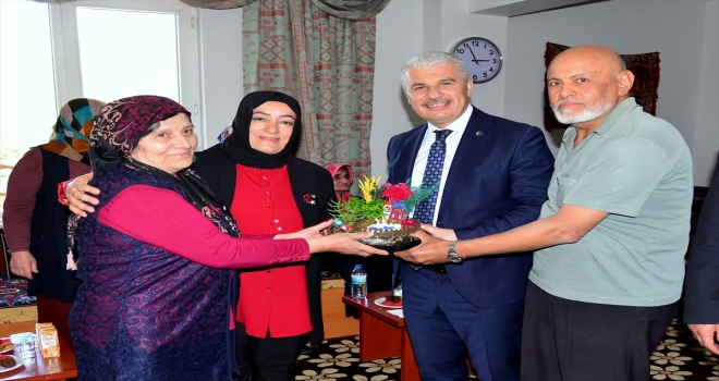 Kırşehir Valisi Akın'dan veda ziyaretleri