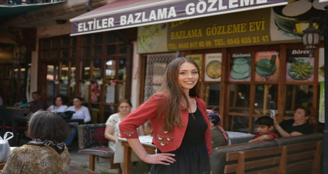 Nallıhan'da modacı Hamiyet Gürelli'nin tasarımları tanıtıldı