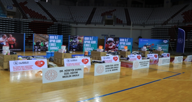 Özel gereksinimli öğrenciler için spor malzemesi taşıyan tır Antalya'ya ulaştı