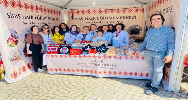 Sivas Halk Eğitimi Merkezi, İzmir'deki pasta yarışmasından 22 madalya ile döndü