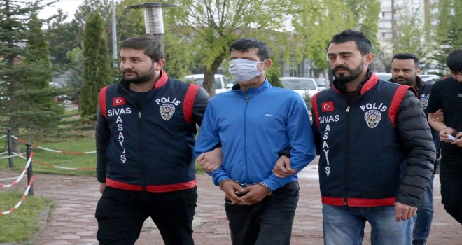 Sivas'ta cep telefonu hırsızlığı iddiasıyla 3 şüpheli gözaltına alındı