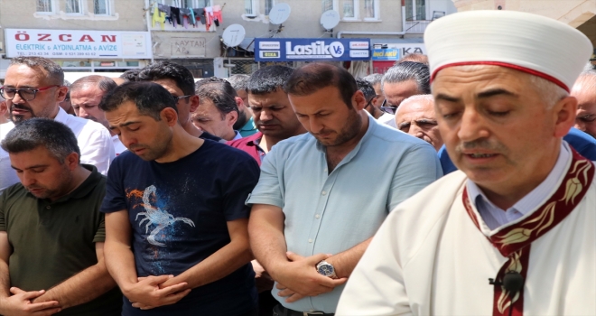 Trafik kazasında ölen anne ile kızının cenazeleri Çankırı'da defnedildi