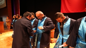 46 yaşında üçüncü üniversiteden mezun oldu