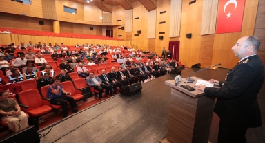 Aksaray'da jandarma boğulma vakalarına karşı bilgilendirme toplantısı düzenledi 