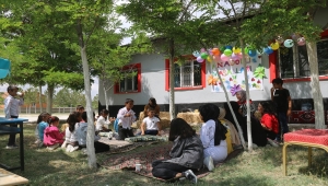 Aksaray'da liseli öğrenciler her hafta farklı bir köy okulunu ziyaret ediyor