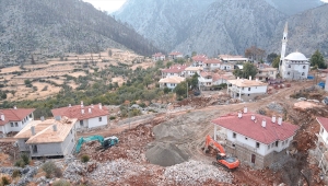 Antalya'da orman yangınında zarar gören evlerin yenileri yapılıyor