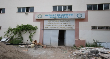  Başkan Özdoğan, yenileme çalışmaları devam eden spor salonunu inceledi 