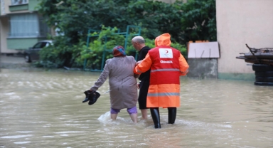 Batı Karadeniz'deki afetzedelere Türk Kızılaydan yardım