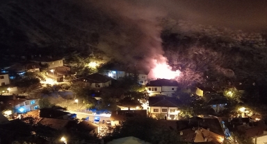 Beypazarı'nda boş ahşap ev yandı