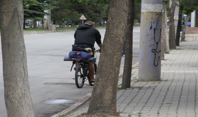 Bisikletli gezgin yolda sahiplendiği köpekle Türkiye'yi dolaşıyor