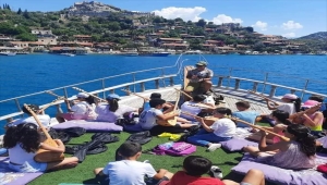 Demre'de 306 öğrencinin katılımıyla tekne gezisi düzenlendi