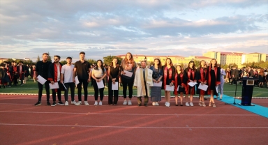 ERÜ Spor Bilimleri Fakültesi öğrencileri diplomalarını aldı