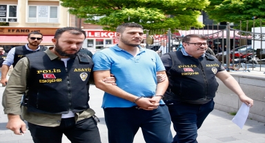 Eskişehir'de darbedilerek üçüncü kattan atıldığı iddia edilen genç öldü