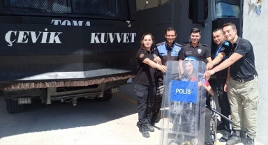 Eskişehirli engelli genç, üniforma giyip bir günlüğüne polis oldu