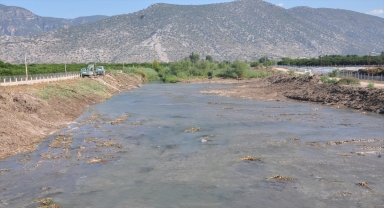 Finike'de Alakır çayında temizlik çalışması başlatıldı