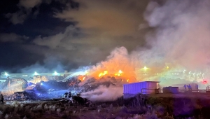 Geri dönüşüm fabrikasında çıkan yangın kontrol altına alındı
