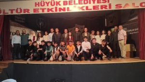 Hüyük'te öğrencilerin tiyatro gösterisi beğeniyle izlendi