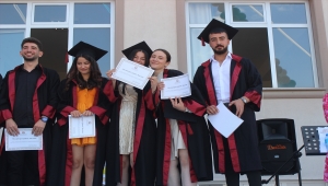 Karapınar'da üniversite öğrencileri mezuniyet heyecanı yaşadı