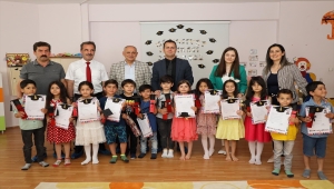 Kayseri'de öğrenciler karne aldı