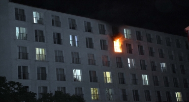 Kırıkkale'de çıkan yangında pencereden atlayan bir kişi ağır yaralandı