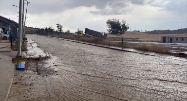 Kırıkkale ve Sivas'ta, dolu ve sağanak etkili oldu