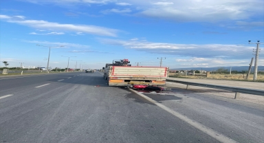 Konya'da tıra çarpan motosikletin sürücüsü yaralandı