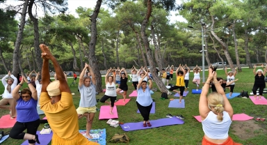 Konyaaltı'nda yoga etkinliği düzenlendi