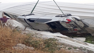 Kumluca'da devrilen otomobilin sürücüsü yaralandı