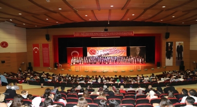 NEVÜ Semra ve Vefa Küçük Sağlık Bilimleri Fakültesin'de mezuniyet heyecanı