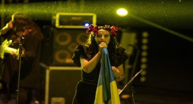 Sanatçı Jamala, Ukraynalı savaş mağduru çocuklar için konser verdi