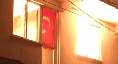 Şehidin evinde çıkan yangında Türk bayrağı ve Kur'an-ı Kerim yanmadı