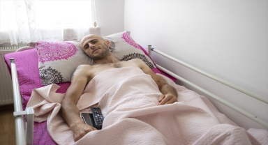 Selde otomobilin altında sıkışan motorlu kurye Samet Çakır, o anları AA'ya anlattı: