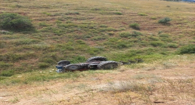 Sivas'ta devrilen traktörün sürücüsü ağır yaralandı