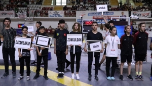 Sivas'ta düzenlenen Tekvando Yıldızlar Türkiye Şampiyonası sürüyor